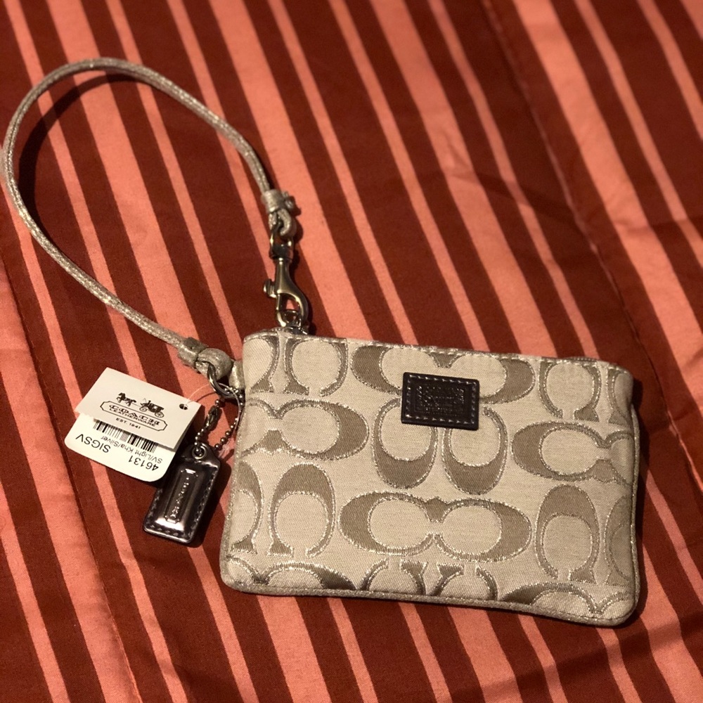 Coach Poppy small wristlet